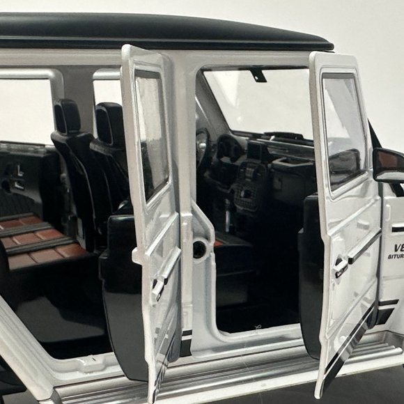 1:18 2015 Mercedes-benz G-Class G63 Diecast TWO Tone White Black With LED Lighs - Picture 8 of 11